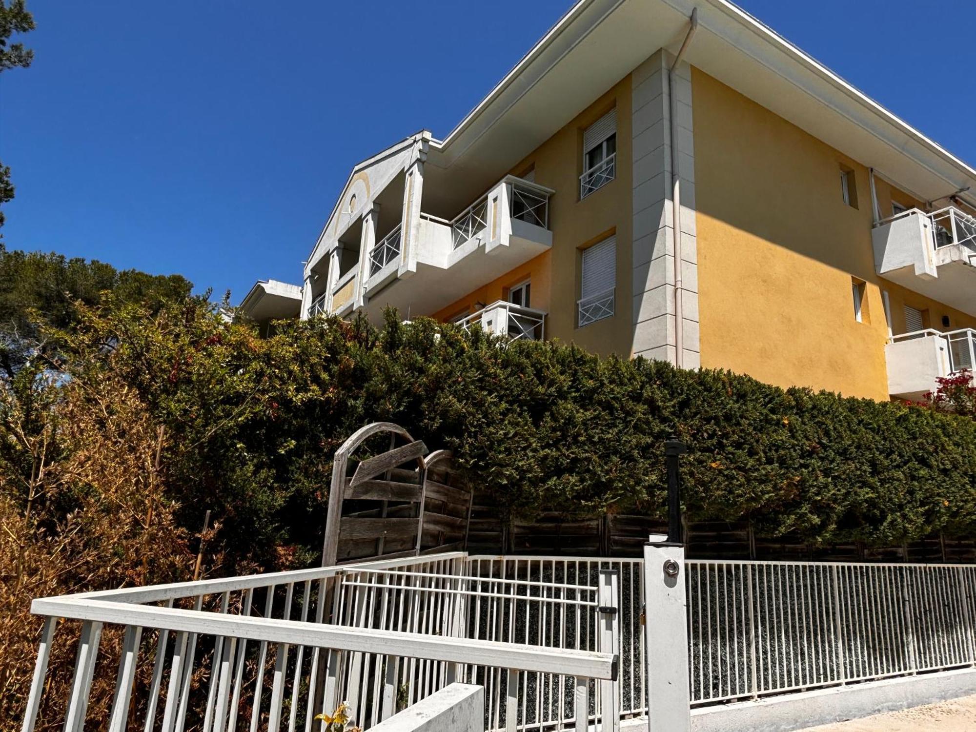 Mondello Hotellerie&consultant : De Standing 47m2 Avec Piscine Apartment Cannes